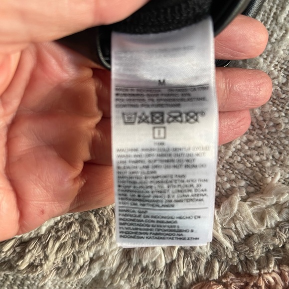 GAP Black Vegan Leather Leggings  Faux Leather Ponte Skinny Size M NWT - Picture 4 of 4